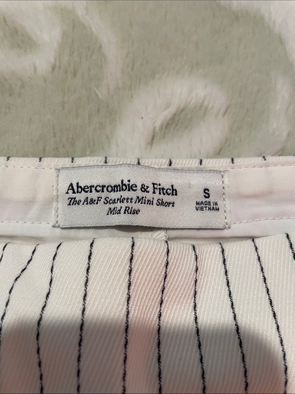 Abercrombie & Fitch White Pinstripe Mini Skort - Picture 2 of 4